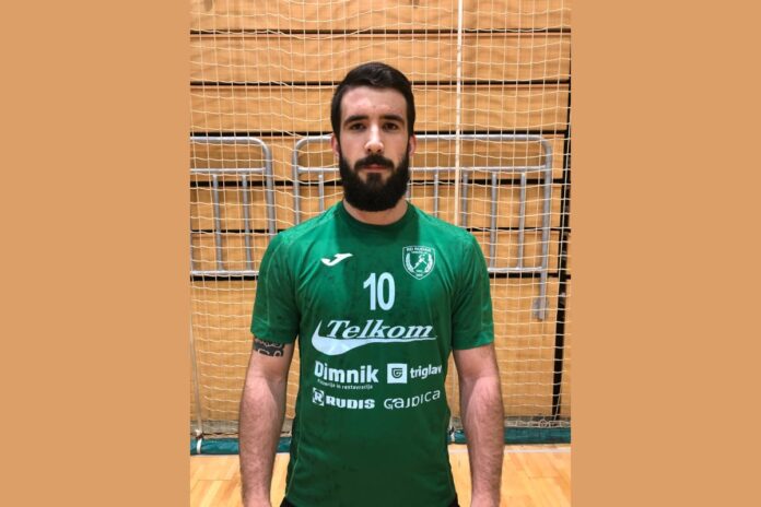 Nov trener in nov član