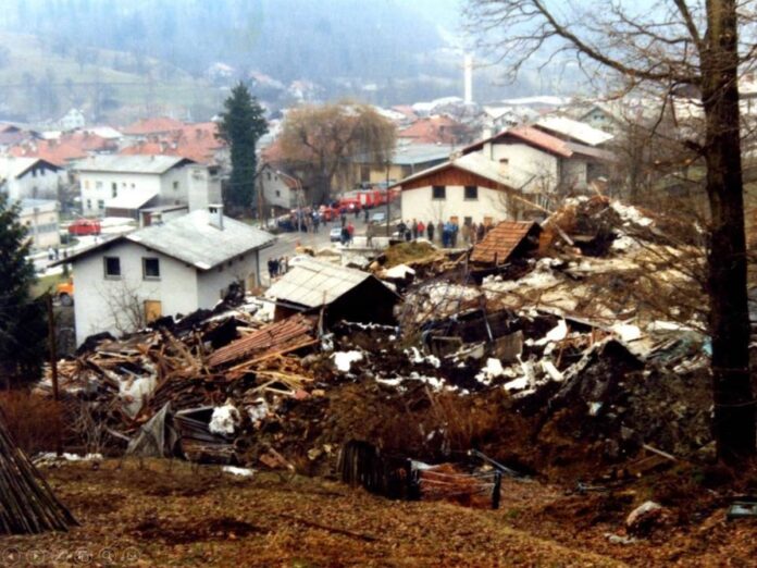 32 let od plazu na Ruardiju