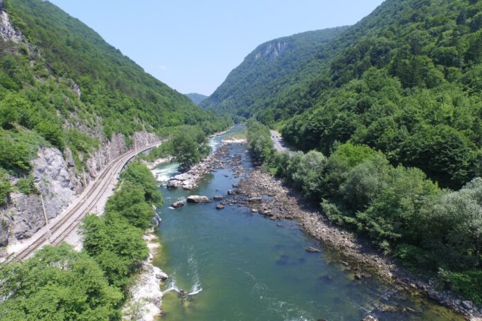 Notranji izvajalec vlade naj bi bila Infra