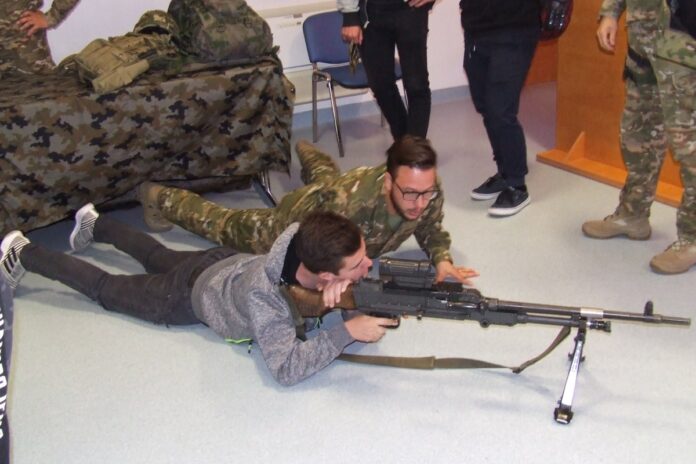 Predstavitev opreme in orožja vojaka 21. stoletja