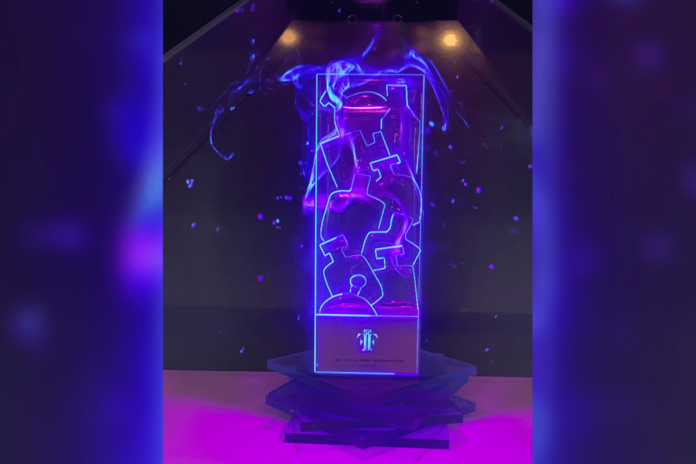 Steklena skulptura za najprestižnejšo nagrado na področju parfumerije iz Steklarne Hrastnik