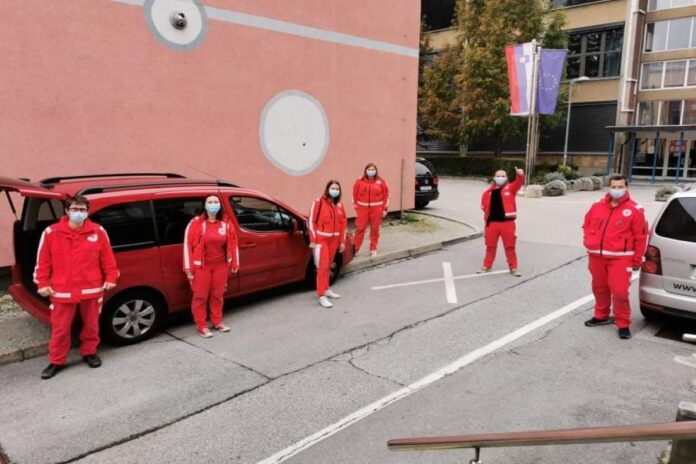 Na pomoč hitijo številni prostovoljci