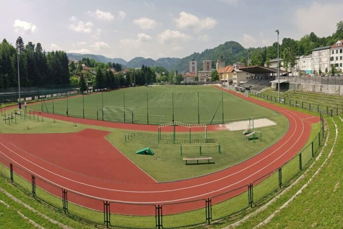 Odprodaja umetne trave z Rudarja