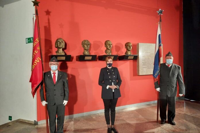 Razkritje doprsnih kipov narodnih herojev
