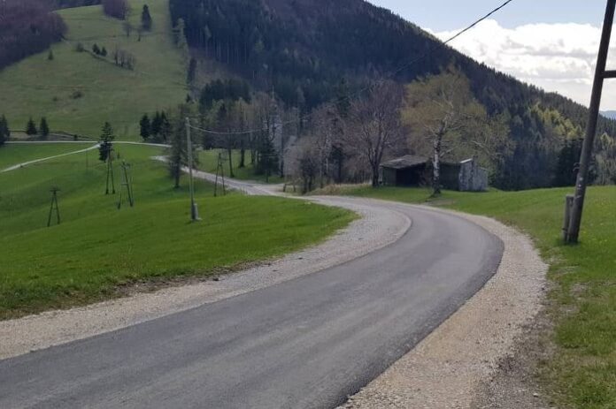 Cesta na Vrheh obnovljena