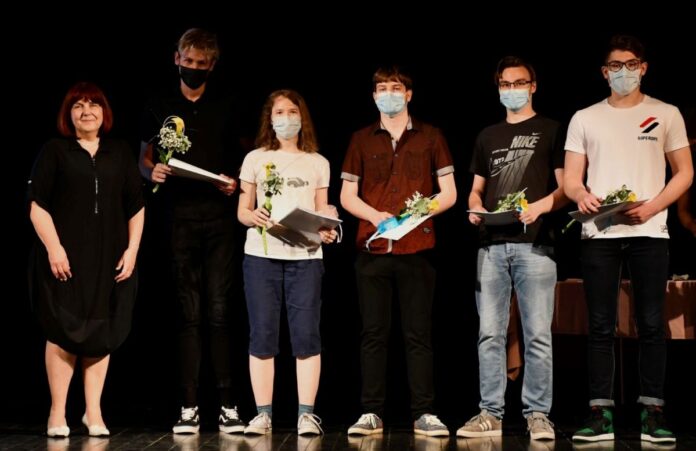 Zlati in diamantni maturanti