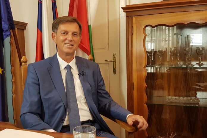 Cerar: Pri nas že dolgo vlada negativna kadrovska selekcija.