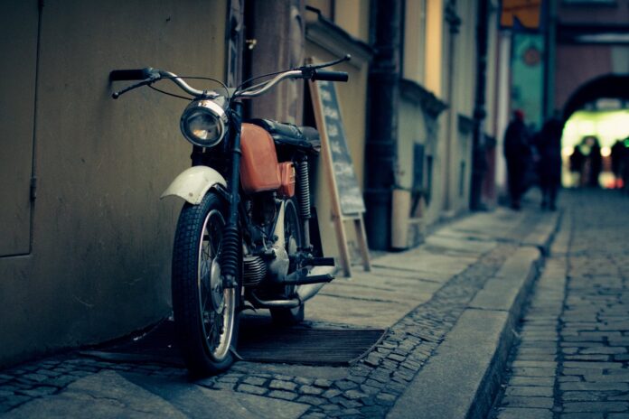 Zapuščeno motorno kolo
