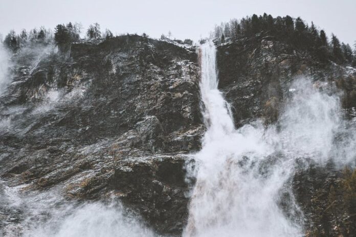 Zemeljski plaz v Čolniščah