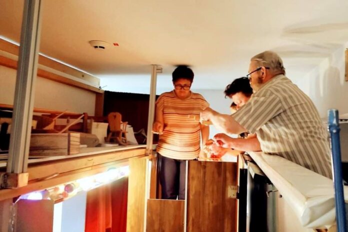 Premiera predstave Volk in kozlički