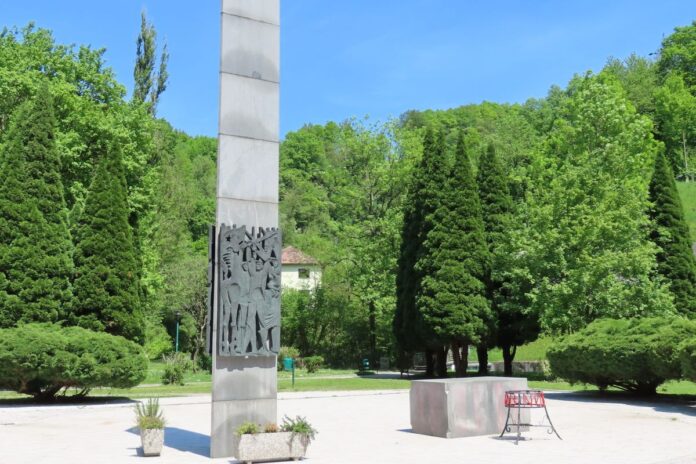 Tihi pomniki uporništva