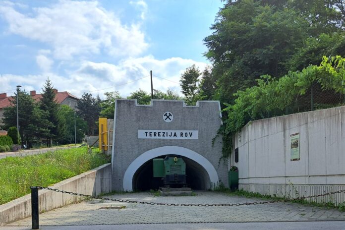 Oskrunjen portal Terezija rova