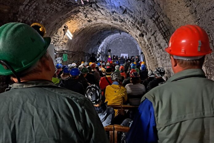 Pismo bralcev – Pesem pod zemljo