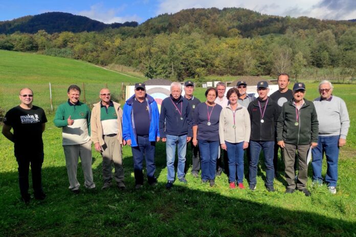 Častniki so bili lokostrelci