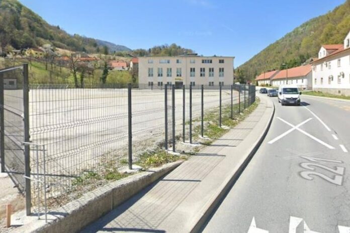 Začasno parkiranje v Podvinah