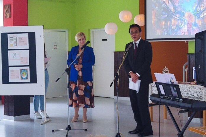 Haiku pod cvetočimi češnjami