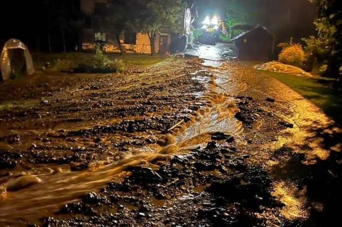 Voda odnesla krajanko