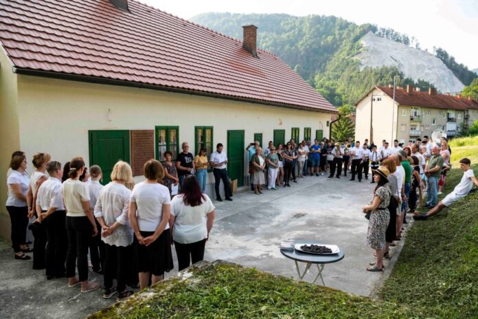 Prenovljeno Mlakarjevo stanovanje