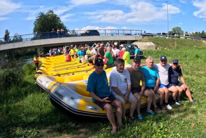 Častniki na raftingu