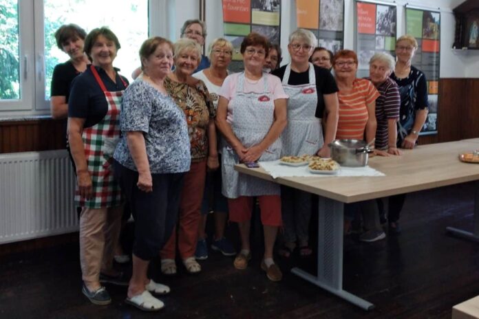 Krompirjeva enolončnica in štruklji