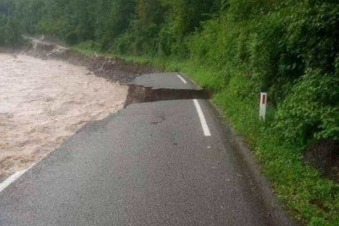 Uničena cesta Luče-Ljubno