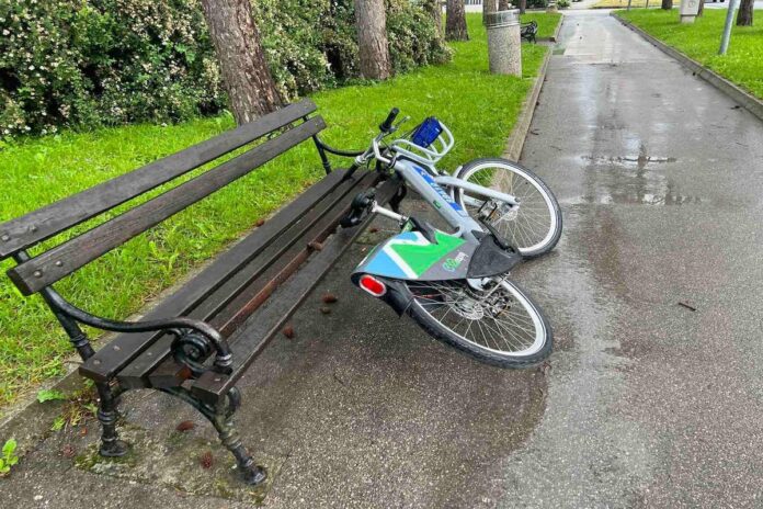 Vandali v Zagorju napadli kolesa