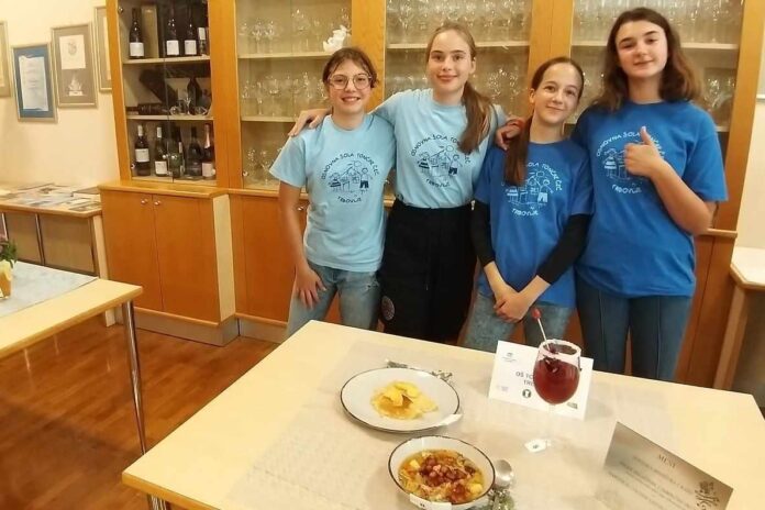 Tončke z zlatim priznanjem