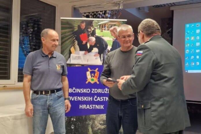 Hrastniški častniki ob koncu leta