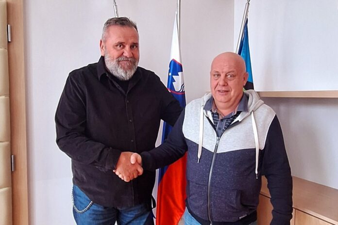 Zlati znak za Simona Lasa