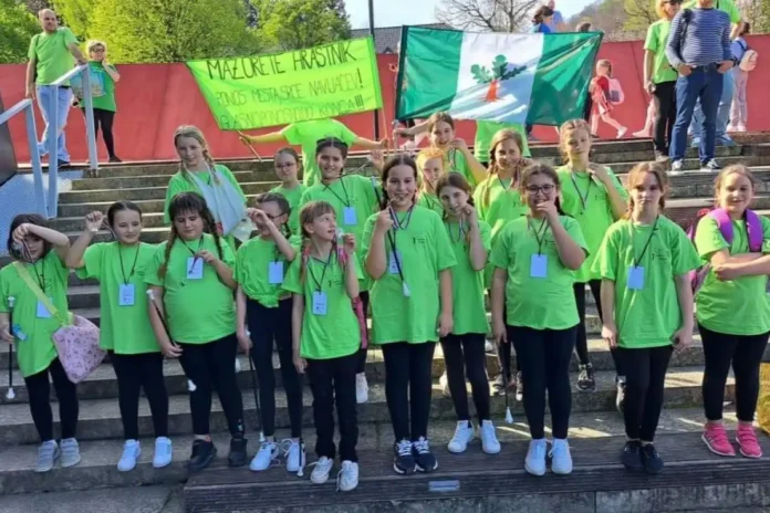 Štirinajst kolajn za hrastniške mažoretke