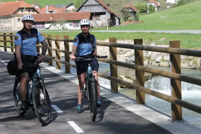 Zagorski policisti za varno kolesarjenje