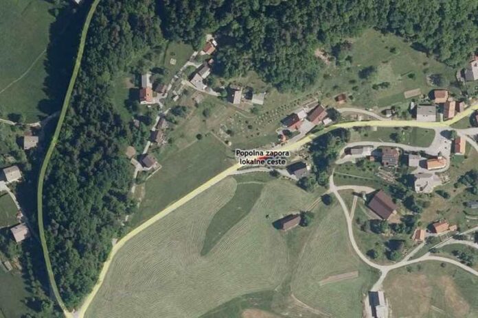 Popolna zapora ceste v Čečah