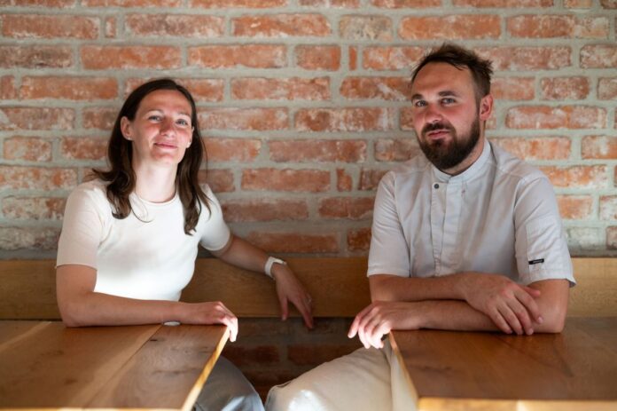 Zgodbe Akrobatov: Bistro Bombina