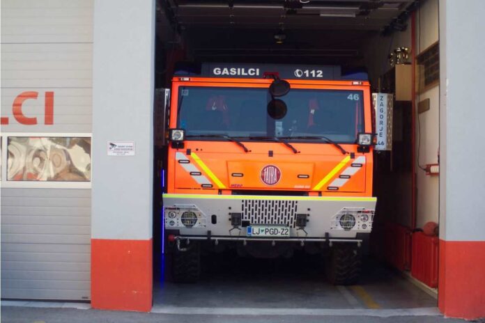 Nesreča pri nalaganju na priklopnik