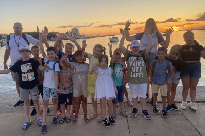 Otroci na Velenjsko jezero