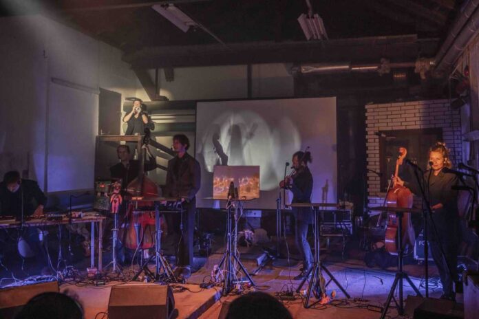 Studio Damuza & Fekete Seretlek: Exit