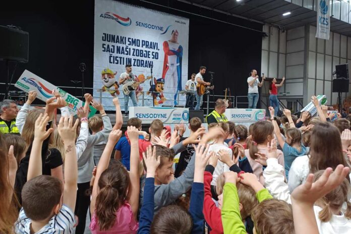 Čisti zobje, pa še zabava