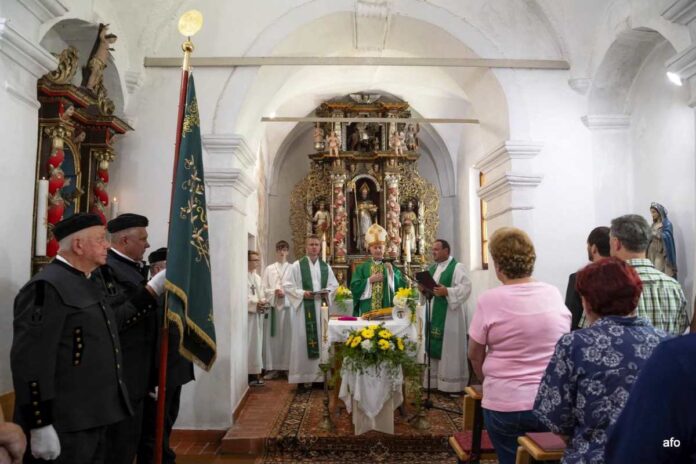 Blagoslov v cerkvi sv. Miklavža v Podkraju