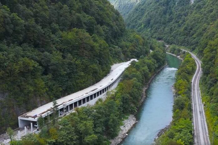 Zasavka spet odprta, dela se bodo zavlekla