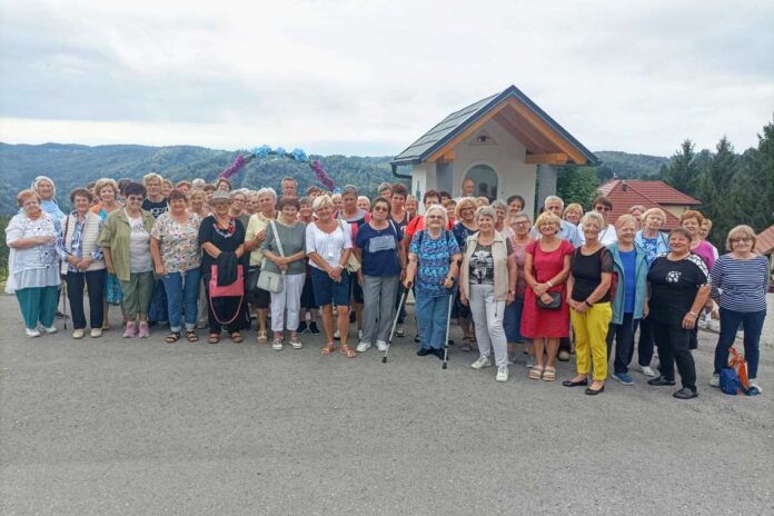 Prostovoljci projekta Starejši za starejše