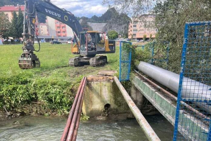 Gradnja brvi v Kisovcu