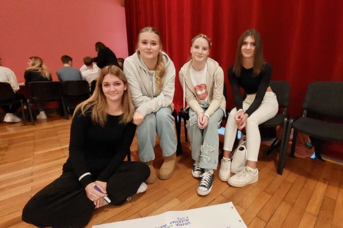 Mladi aktivni državljani