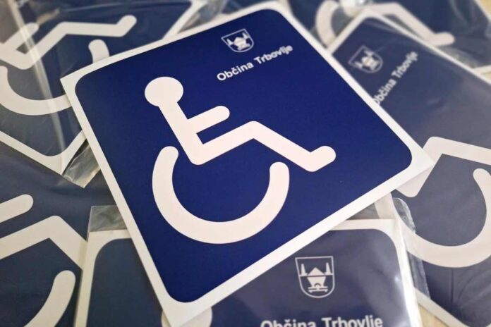 Invalidom nalepke za večjo varnost