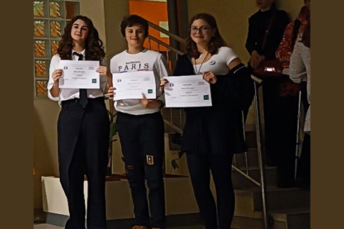 Debaterji OŠ Tončke Čeč izvrstno debatirali