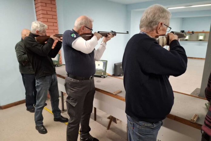Tekmovali v streljanju z zračno puško