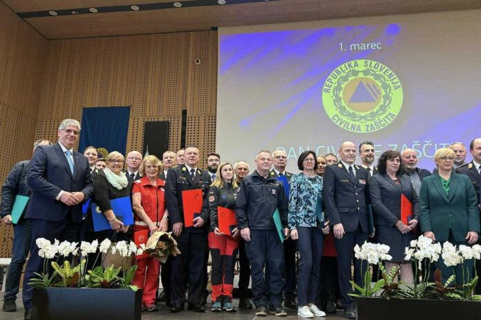 Zdenki Deželak srebrni znak civilne zaščite