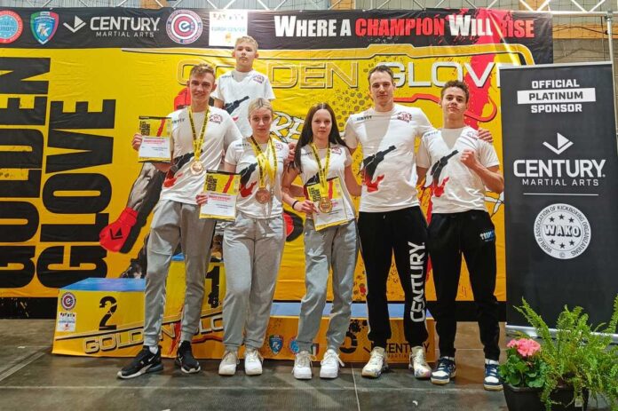 Tri zmage za izlaške borce na prvem turnirju sezone