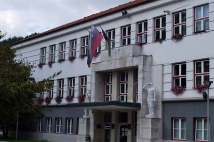 Občina odgovarja na anonimne letake