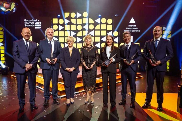 Nagrada GZS direktorju Steklarne Hrastnik Petru Času