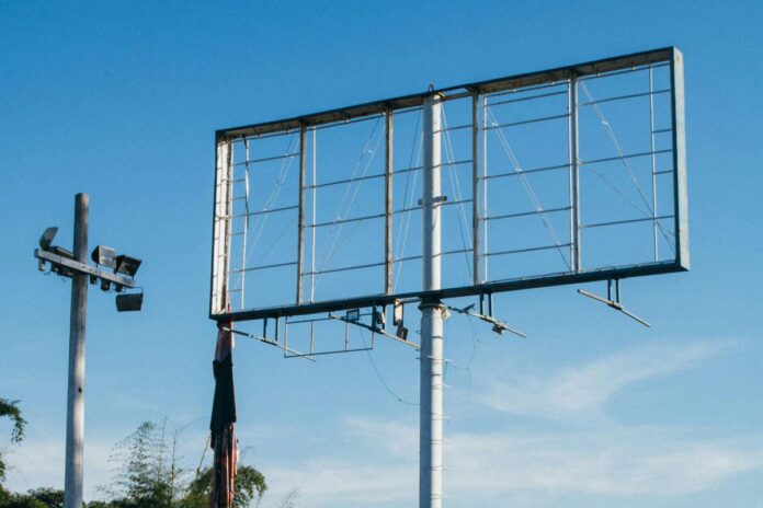 Nov upravljavec plakatnih mest in tabel